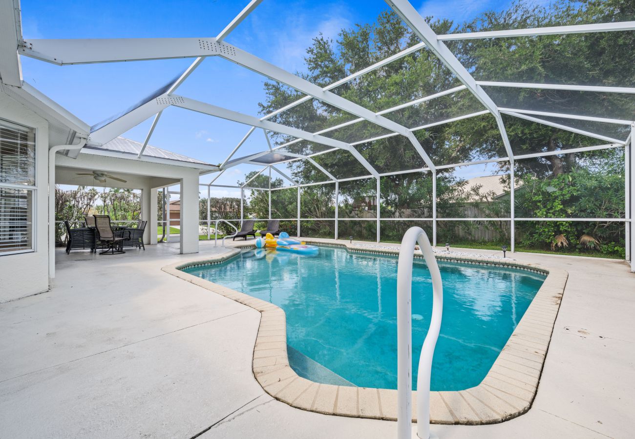 Ferienhaus in Cape Coral - CCVR Villa Yvonne - Komfortables Off-Water-Haus mit beheiztem Pool