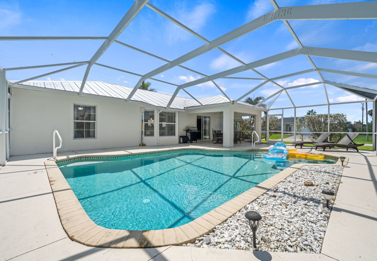 Ferienhaus in Cape Coral - CCVR Villa Yvonne - Komfortables Off-Water-Haus mit beheiztem Pool