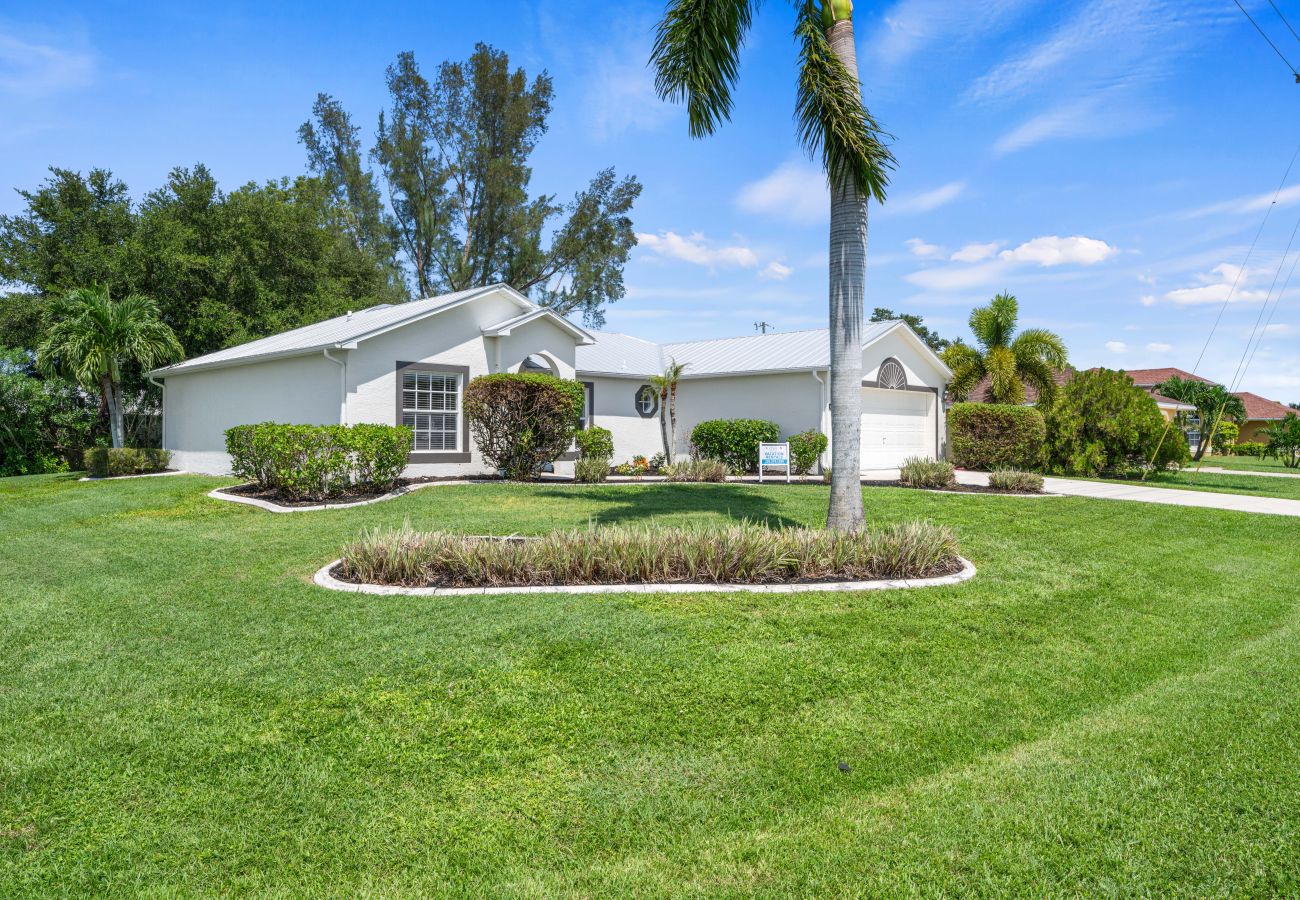 Ferienhaus in Cape Coral - CCVR Villa Yvonne - Komfortables Off-Water-Haus mit beheiztem Pool