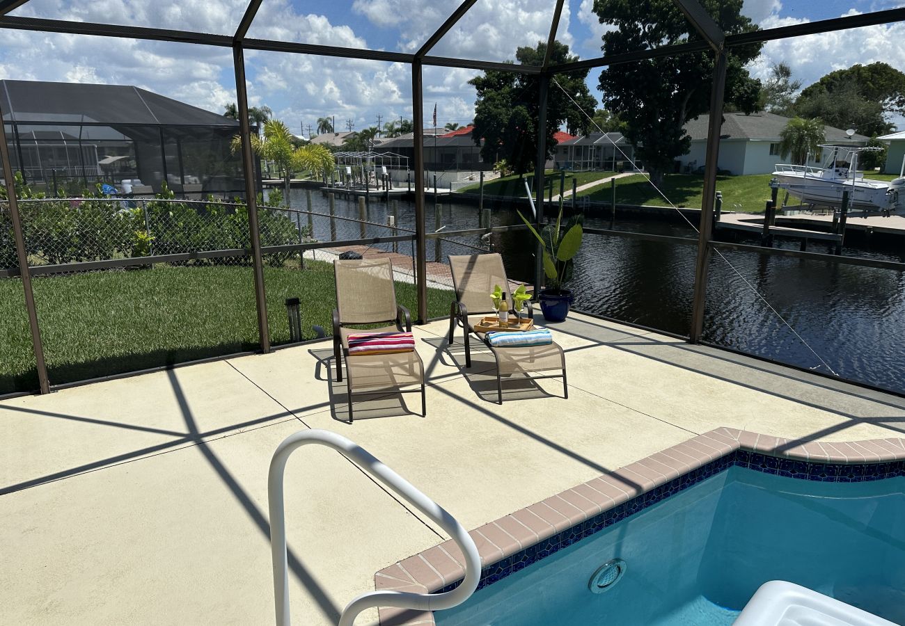 Ferienhaus in Cape Coral - CCVR Villa Lucy – ein herrliches Poolhaus, umgeben von der Wärme östlicher Ausrichtung