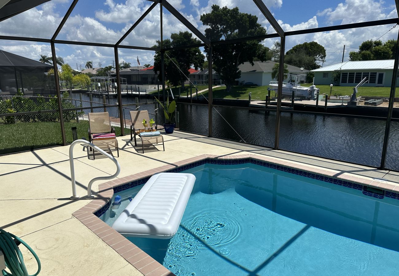 Ferienhaus in Cape Coral - CCVR Villa Lucy – ein herrliches Poolhaus, umgeben von der Wärme östlicher Ausrichtung