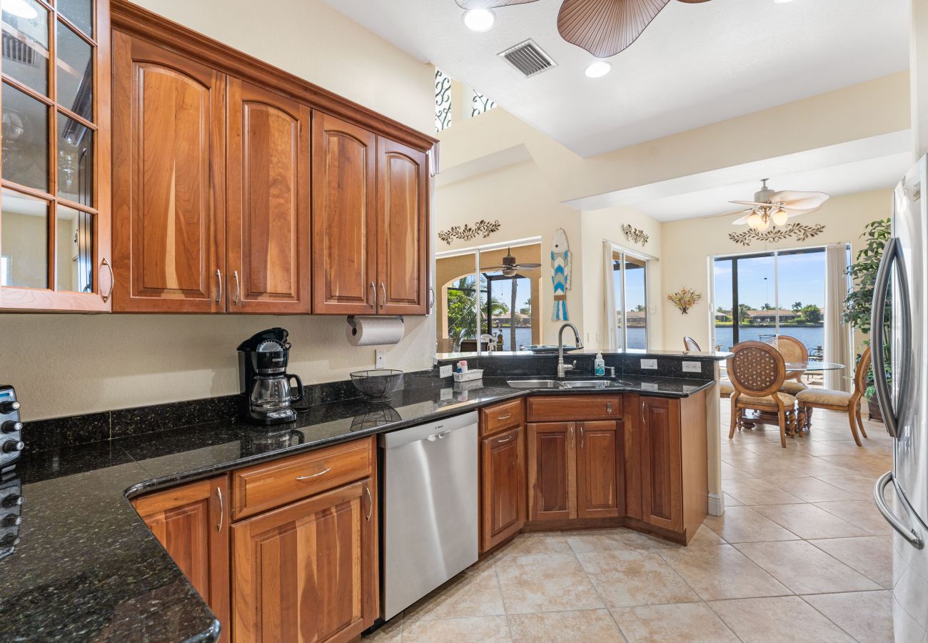 Villa in Cape Coral - CCVR - Villa Estelle - Grosse Villa am See