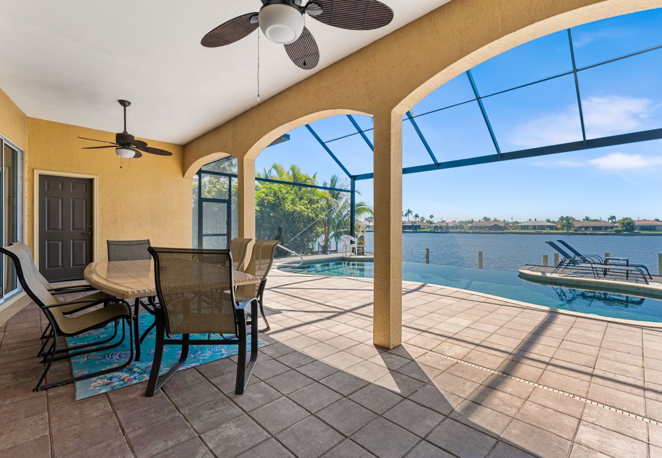 Villa in Cape Coral - CCVR - Villa Estelle - Grosse Villa am See