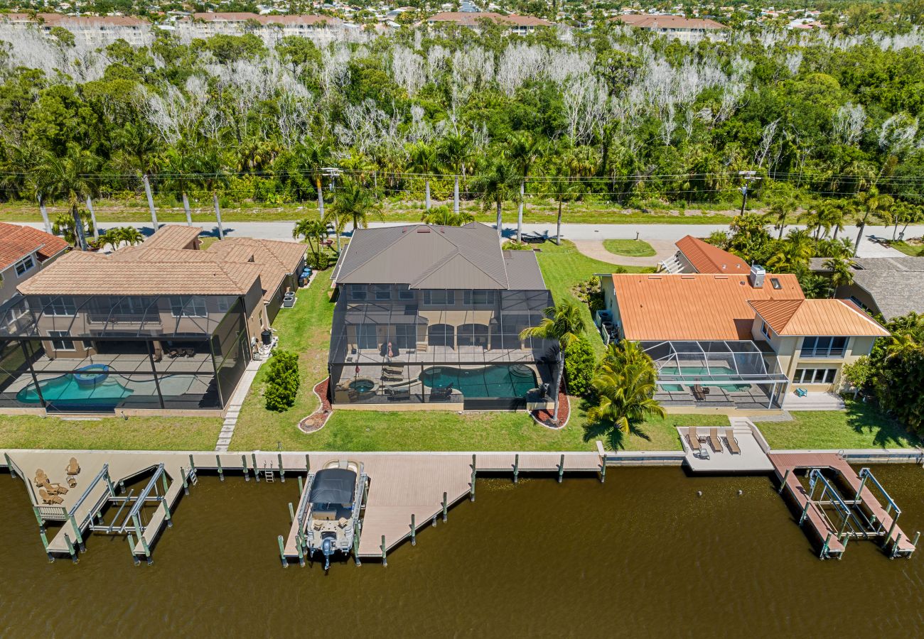 Villa in Cape Coral - CCVR - Villa Estelle - Grosse Villa am See