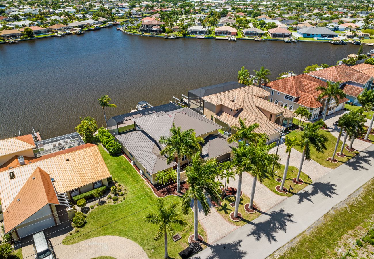 Villa in Cape Coral - CCVR - Villa Estelle - Grosse Villa am See