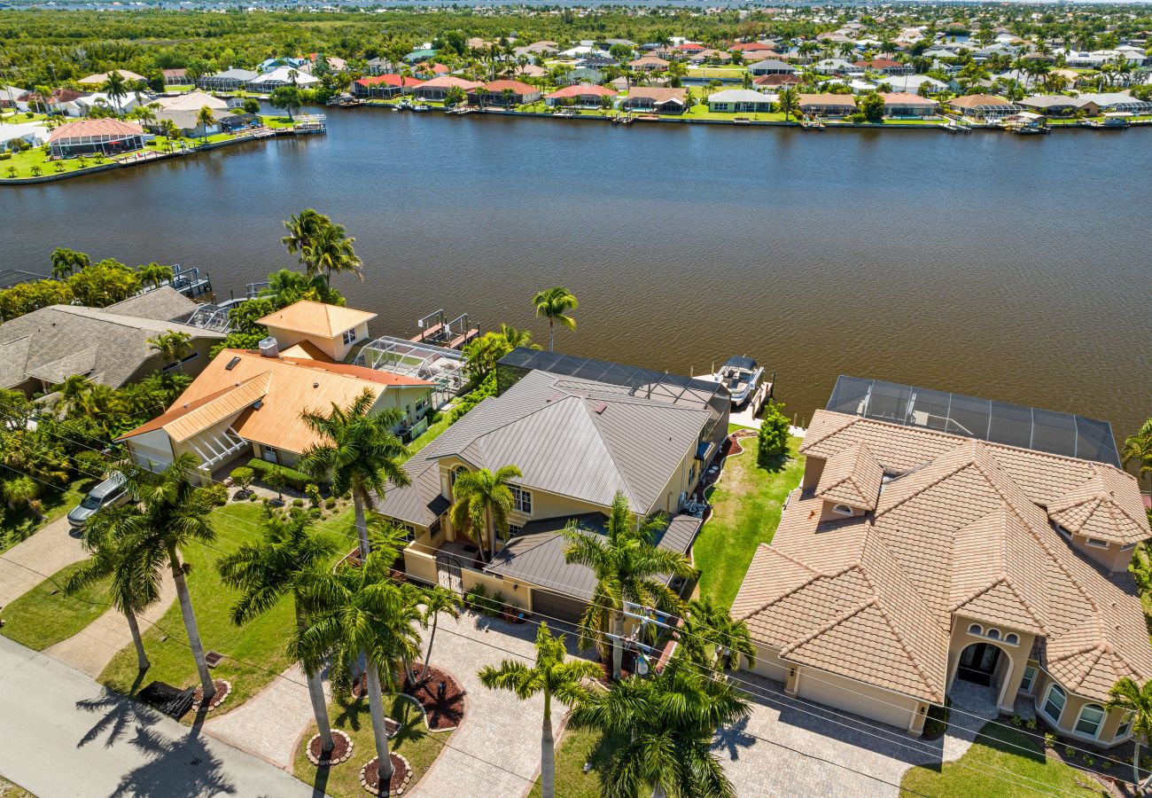 Villa in Cape Coral - CCVR - Villa Estelle - Grosse Villa am See