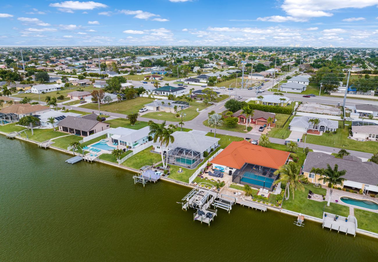 Ferienhaus in Cape Coral - CCVR - Villa Turtle Cove - Wunderschönes Lakefront Pool home