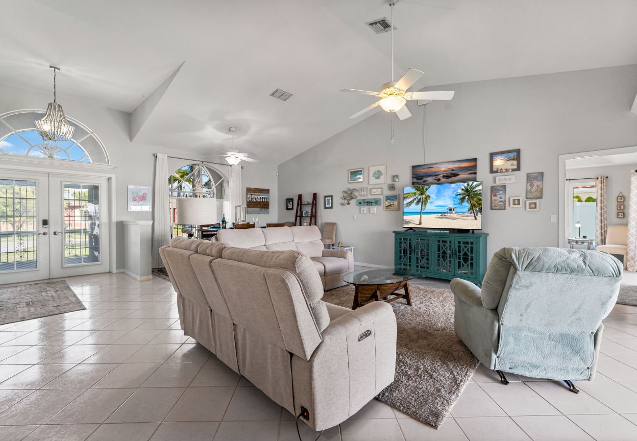 Ferienhaus in Cape Coral - CCVR - Villa Turtle Cove - Wunderschönes Lakefront Pool home