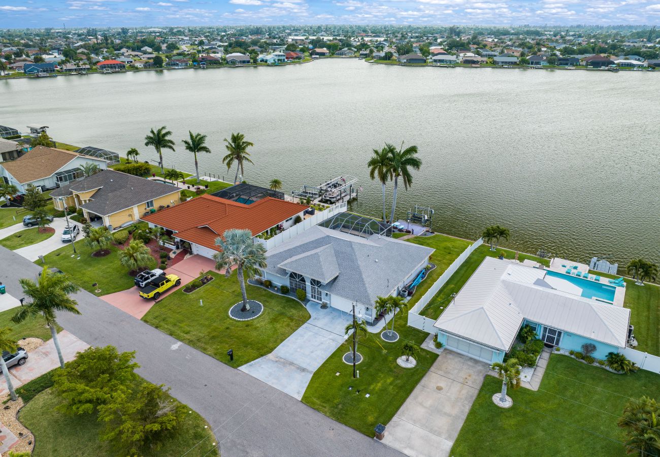 Ferienhaus in Cape Coral - CCVR - Villa Turtle Cove - Wunderschönes Lakefront Pool home