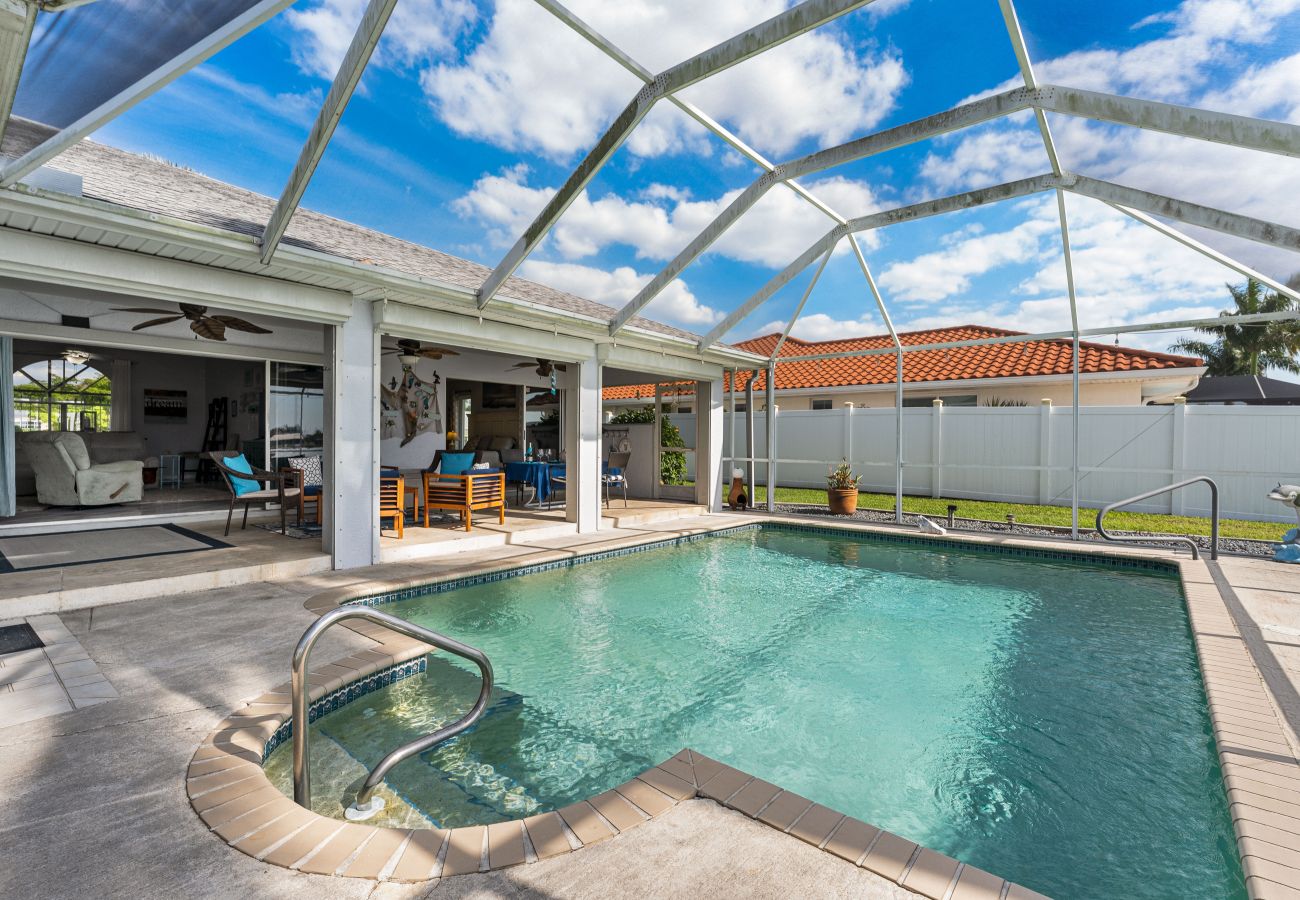 Ferienhaus in Cape Coral - CCVR - Villa Turtle Cove - Wunderschönes Lakefront Pool home