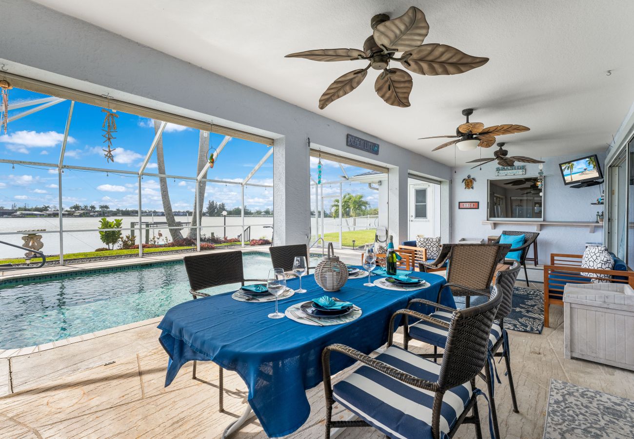 Ferienhaus in Cape Coral - CCVR - Villa Turtle Cove - Wunderschönes Lakefront Pool home