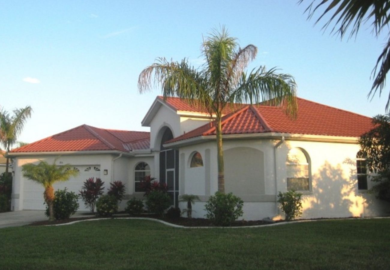 House in Cape Coral - CCVR Villa Paloma - Beautiful Off Water Home with South Facing Pool Area