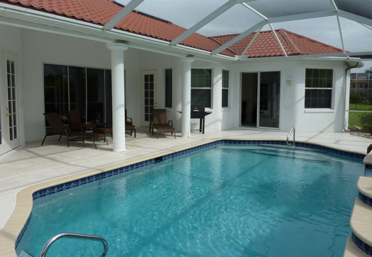 House in Cape Coral - CCVR Villa Paloma - Beautiful Off Water Home with South Facing Pool Area