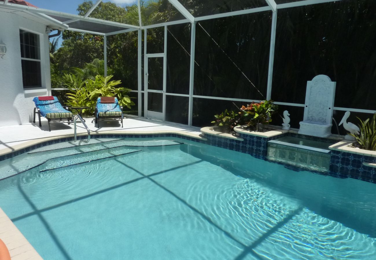 House in Cape Coral - CCVR Villa Paloma - Beautiful Off Water Home with South Facing Pool Area