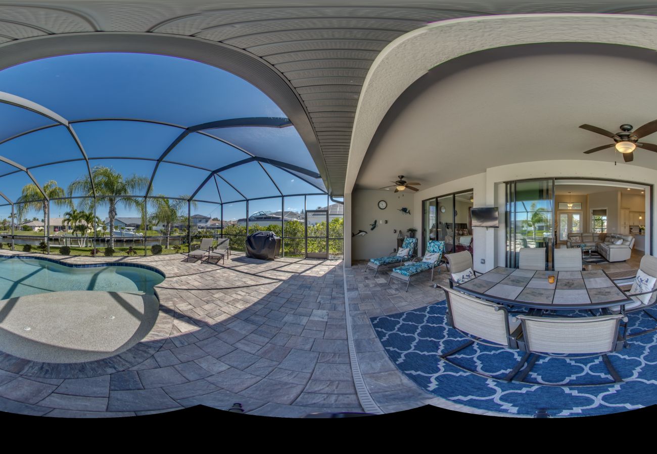 House in Cape Coral - CCVR Villa Antigua - Beautiful & Upscale Gulf Access Home