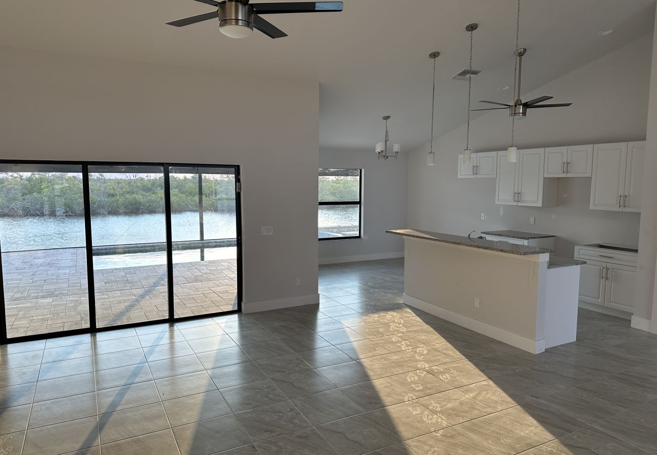 House in Cape Coral - CCVR Villa Sandi - Gulf Access Home with great water views