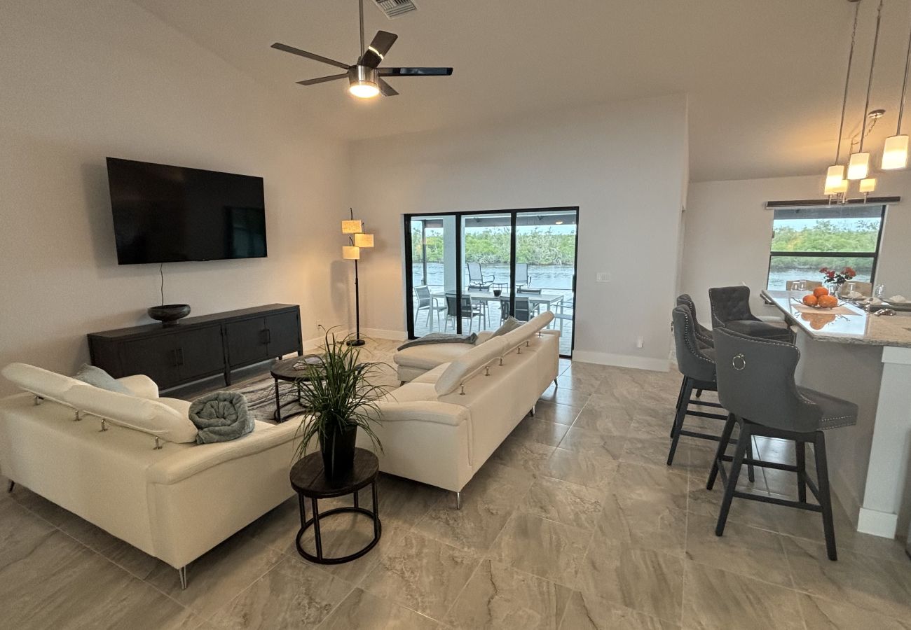 House in Cape Coral - CCVR Villa Sandi - Gulf Access Home with great water views