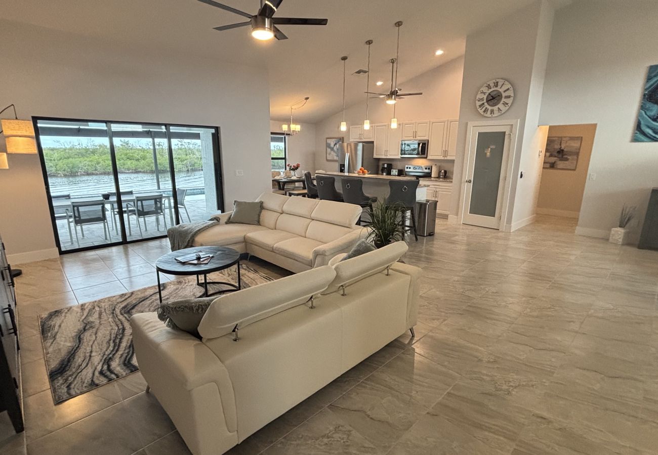 House in Cape Coral - CCVR Villa Sandi - Gulf Access Home with great water views