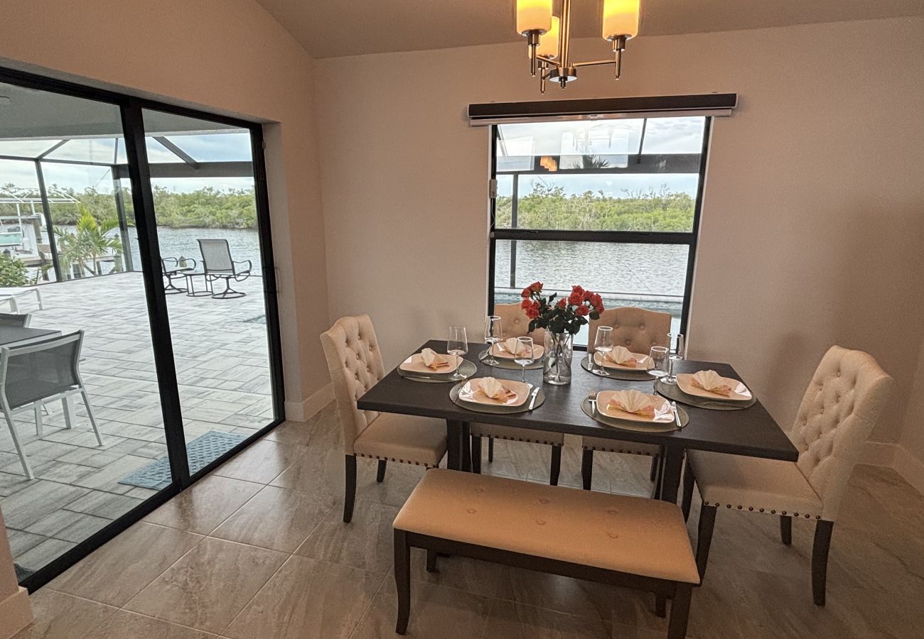 House in Cape Coral - CCVR Villa Sandi - Gulf Access Home with great water views