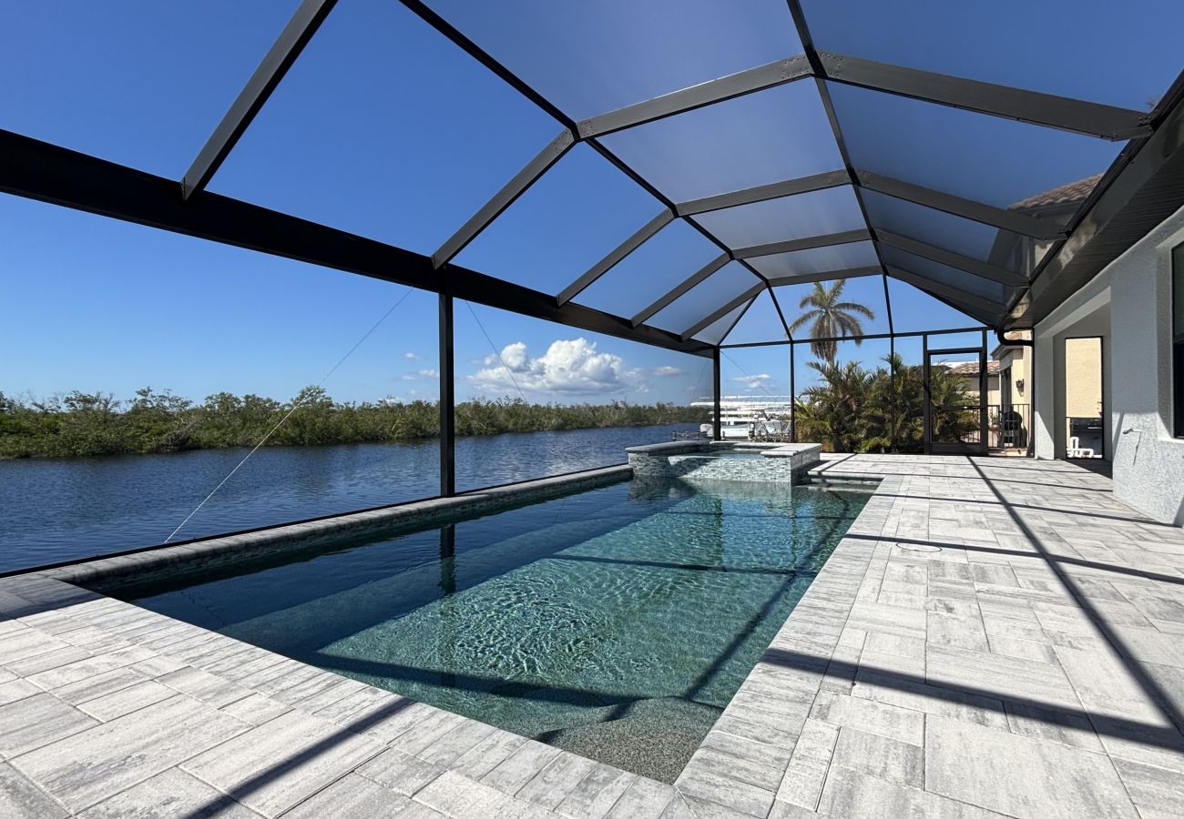 House in Cape Coral - CCVR Villa Sandi - Gulf Access Home with great water views